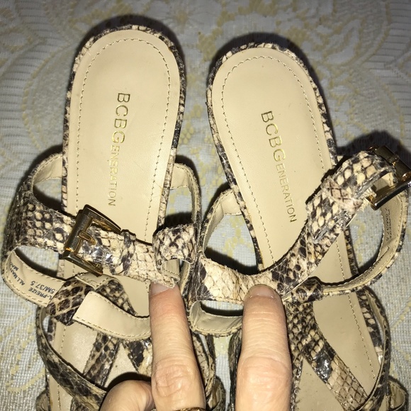 BCBGeneration Tan Brown Reptile Snake T strap Platform Heel Shoes - Picture 8 of 10